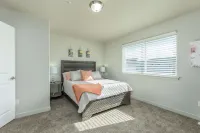 Spacious kitchen suitable for large groups, close to shopping, parks & wineries.