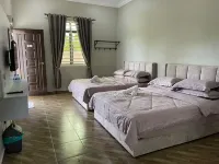 Faris's Homestay & Resort Hôtels à : Semerak