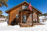 Lux Hot Tub Cabin. Huge Views! 35 Acres! Stargazing/Hiking Retreat! No Pet Fees!