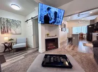 Trailside #1 Winter Fun Retreat~ Ski, Snowboard, Snowmobile, HotTub, Hiking