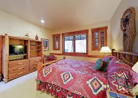 Spacious Secluded Luxury Home 5 minutes from Vail Mountain