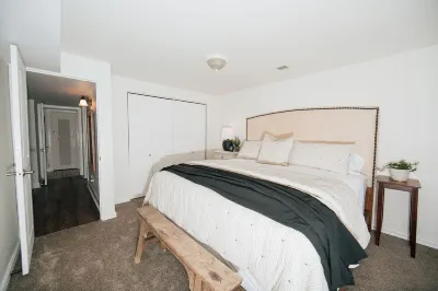 Honeycut Hideaway (king bed, fireplace & Hot tub
