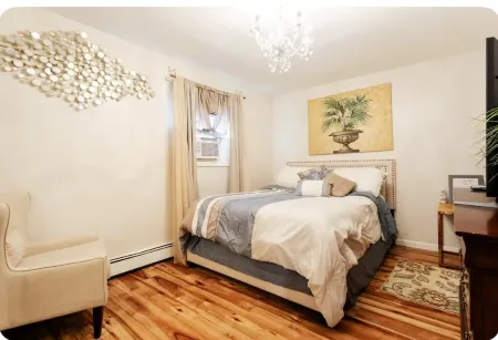 Spacious one Bedroom Apt with  private entrance Отели рядом с достопримечательностью «Публичная библиотека Мидл Кантри»