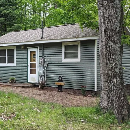 Hilltop Hideaway- Cozy updated waterfront retreat on Tiger Cat Chain of Lakes