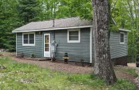 Hilltop Hideaway- Cozy updated waterfront retreat on Tiger Cat Chain of Lakes Hotel a Round Lake