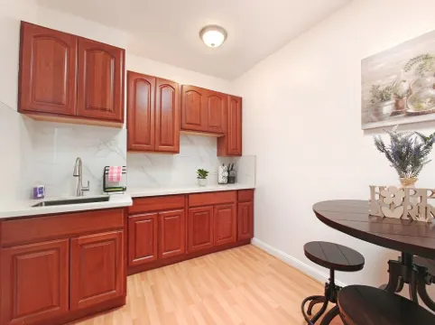 9 - Peaceful & Spacious 4B2B Upper Unit near FW