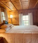 Cozy Lake front getaway -ONLY 7 min from Pictured Rocks National Lakeshore.