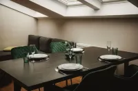 Moderne 3 Zimmer Dachgeschoss Wohnung im Herrenhaus Henriettenhof