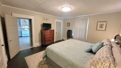 Vintage One Bedroom with Living/Kitchen Hotels near Mount Airy Downtown, Inc.