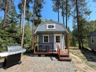 Casita 1, Tiny Home in Wood Area, 1 Mile From Glacier Entrance- 2 Guests Hotels near Siyeh Pass