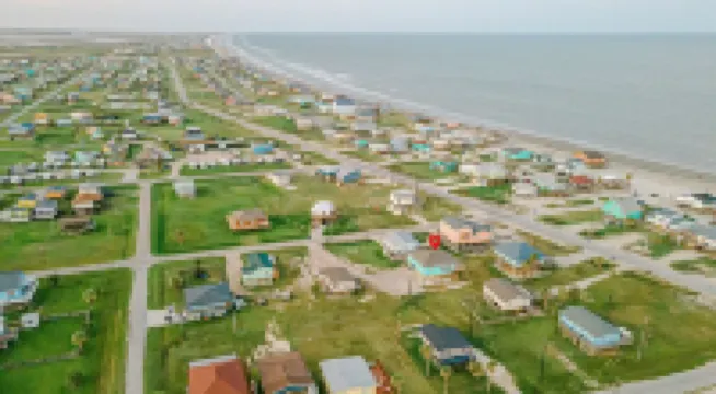 New Beachfront Oasis - Lots of Amenities!