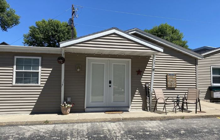 Beautiful Condo on the shore of Green Bay!  Short drive to Green Bay & Door Co.