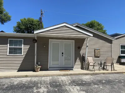 Beautiful Condo on the shore of Green Bay!  Short drive to Green Bay & Door Co. Hotel a 