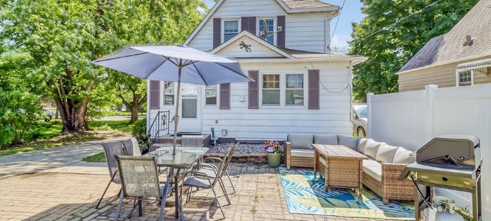 Family & dog friendly; 5 min walk to beach, bars, downtown, restaurants and park 貝克縣住宿飯店