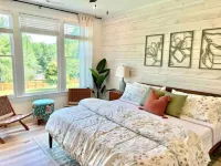 Modern Cabin for 8,w/Hot Tub+mtn view+1m from downtown Clayton, Outdoor Space