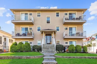 Pet Friendly | Outdoor Space | Parking | Chef's Kitchen | 2 blocks to the Beach Hotels near Asbury Park Convention Hall