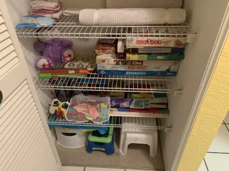 Heated salt water pool, close to beaches, includes free pass to Honeymoon beach Отели рядом с достопримечательностью «Pop Stansell Park»