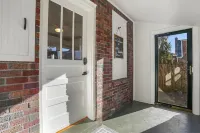 Vitality Retreat - 1 block from DT/riverfront/shops/bars - Wi-Fi