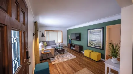 Feels like Home // Fast Wifi // Close to the Airport