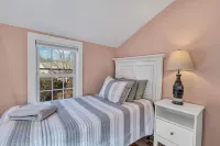 The Beach Bungalow I Guest Favorite I