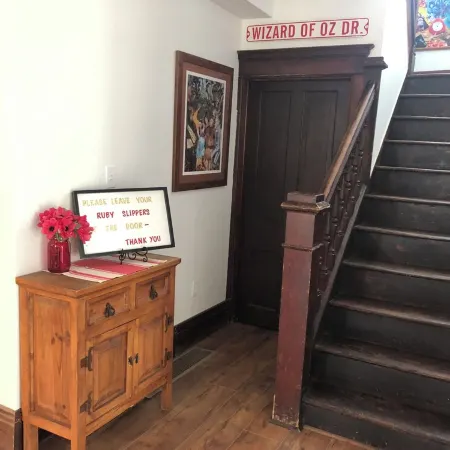 "The Oz experience at Kelly's HouseThere's no place like home! Отели в г. Атчисон