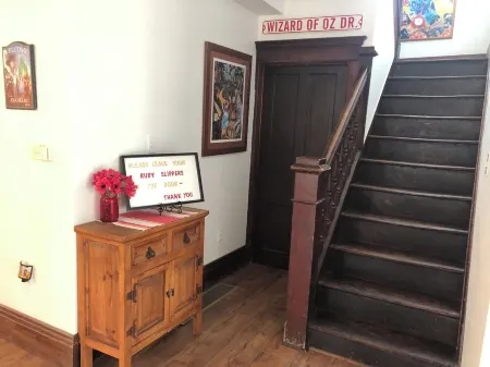 "The Oz experience at Kelly's HouseThere's no place like home! Отели в г. Атчисон