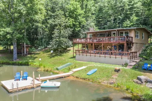 Lakeside Cove Private Lake Trout Fishing & Mountain Views Hotels in Millshoal