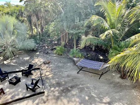 Island Paradise: Steps to Private Gulf Beaches, Pools, Hot Tub & Golf Cart ALL