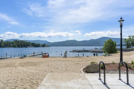 The Bolton House - 5 BR 3.5 BA Home with Hot Tub