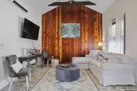 Newly built 1/1 Historic district Apartment