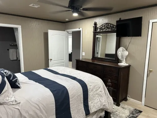 Lake view Stockton cabin.  Close to water. Hotels in Cedar County