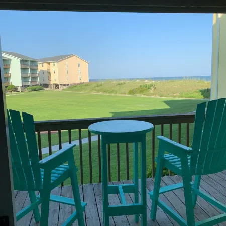 #1 Vrbo Rated Surf City Condo!  1 Min Walk to Beach & Pool!  1 Bedroom + Bunks