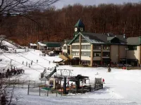Newly Renovated mountain top Ski House - Short Walk to Slopes