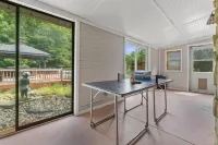 The Billy Pig Lodge – Pool, Hot tub & 7 acres!