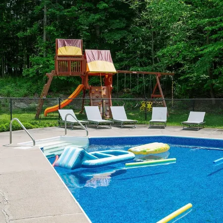 Private Retreat w/Pool, Hot Tub & Fire Pit, Perfect for Groups!