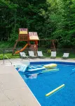 Retreat with Hot Tub, 10 Min to Skiing, Fireplace and Firepit! Hotels in Warwick