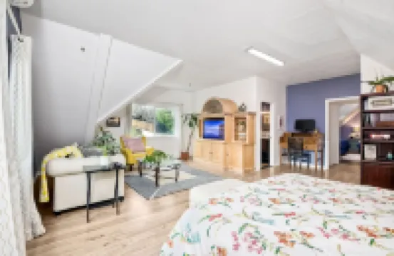Two Homes, One Lot Sleeps 18, Pool & Hot Tub Private Villa, 9 Miles from Beach.