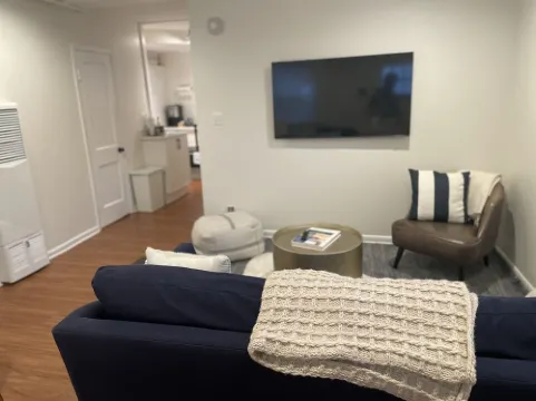 Pristine Downtown 1-Bedroom Steps from State House