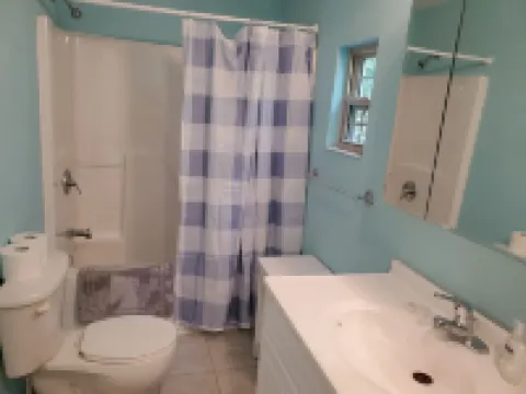 Lucky's - Adorable Cottage by the Beaver Lake Sailboat Club