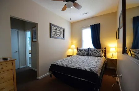 Isle of Palms One Bedroom Condo 1/2 block Front Beach fun