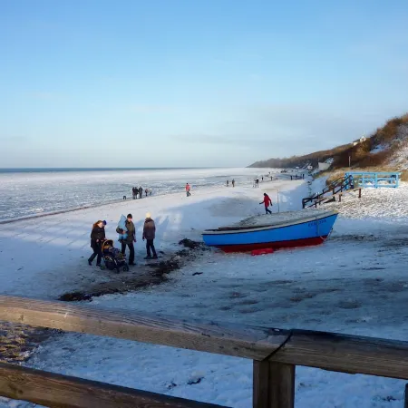 Family-friendly comfort apartment, 100 m to the Baltic Sea beach, with lagoon view