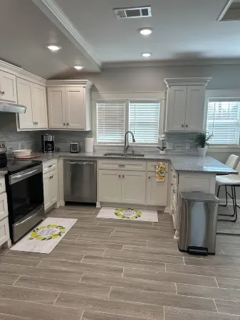 Cozy 2-bedroom house in Springdale with WiFi