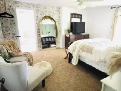 Family Getaway; Skiing, Wineries; Skyline Dr; Sleeps 4; Short Stays; EV+ Hotels in Greene County