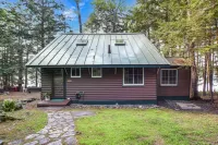 Quintessential Maine cabin w/ private waterfront Hotels near Lithgow Public Library