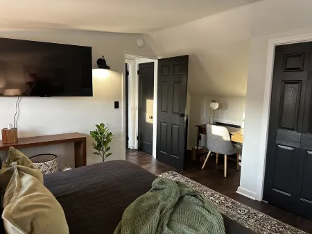 #2 Chestnut new lovely 2BR Apt 0.5 mile to Cooperstown All Star Village