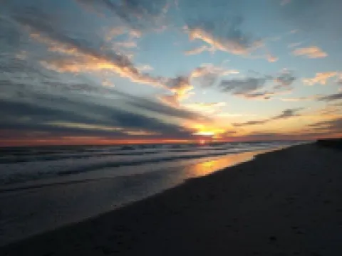 Studio condo with amazing water views, short walk to the beach