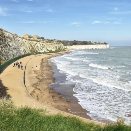 The Lookout Broadstairs, 3 bed 2 bath Apt, central, sea views, kids & dogs ok
