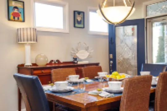 Spacious, comfortable & well appointed. Close to Rehoboth & Dewey beaches.