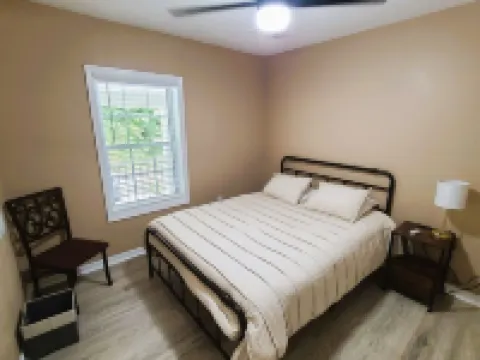Mountain Ridge Retreat - Private & Peaceful Getaway. Family & Pet Friendly Hotels in Esopus