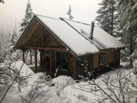 Away from it all cabin<br>Booking for the 2025 season. Winter recreation getaway